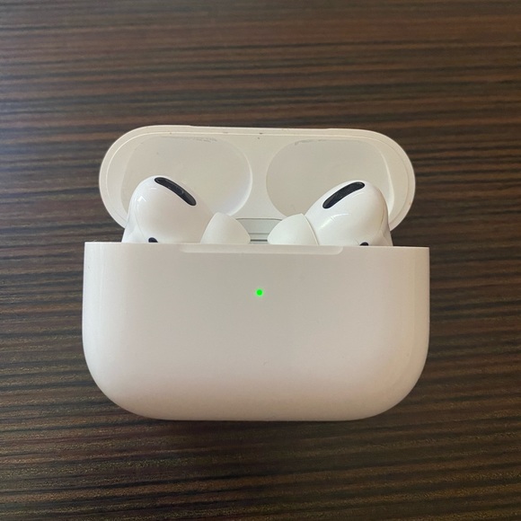 Apple AirPods Pro - Picture 1 of 4